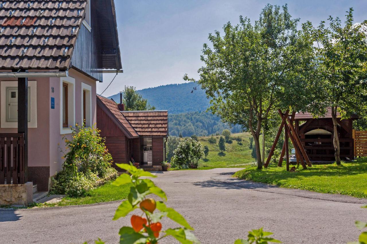 Andrea In Sertic Poljana - Haus Fuer 6 Personen Plitvička Jezera Екстериор снимка