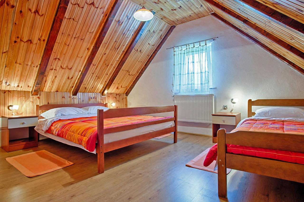 Andrea In Sertic Poljana - Haus Fuer 6 Personen Plitvička Jezera Екстериор снимка