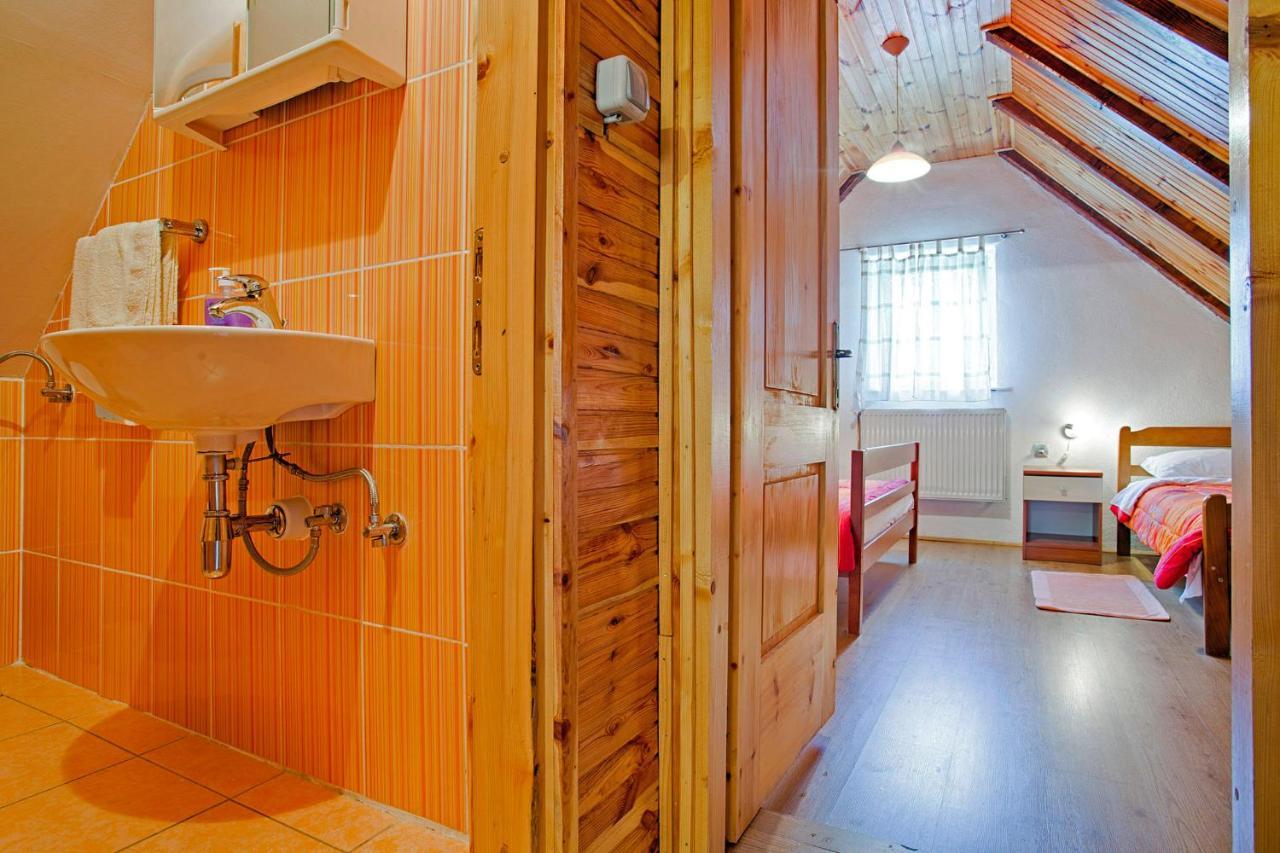 Andrea In Sertic Poljana - Haus Fuer 6 Personen Plitvička Jezera Екстериор снимка